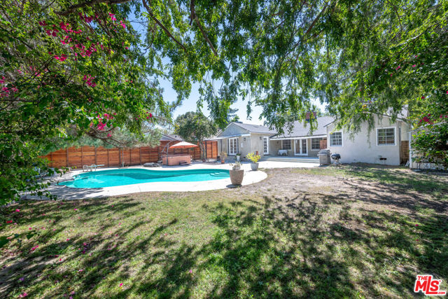 5454 Agnes Avenue, Valley Village CA: https://media.crmls.org/mediaz/5587eba2-a483-4a6c-9940-3b60ffd743c1.jpg