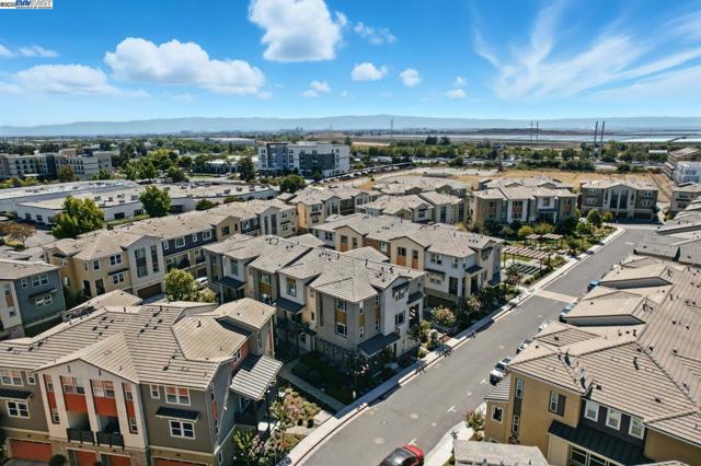 418 Desert Holly St, Milpitas CA: https://media.crmls.org/mediaz/55885591-1287-488d-9c0a-d4f0366b6e04.jpg