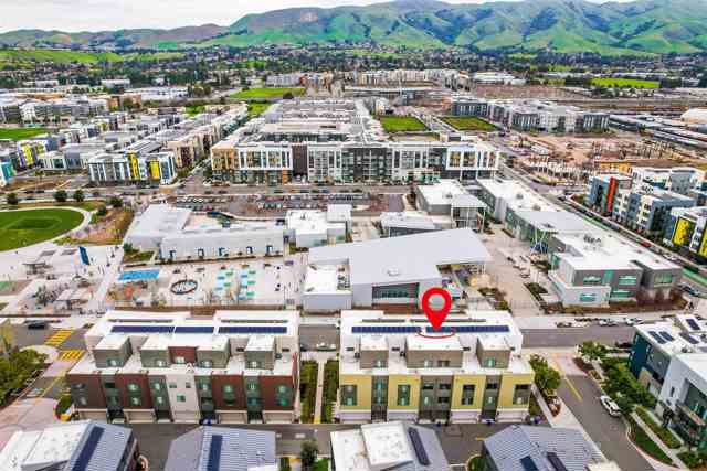 45039 Insight St, Fremont CA: https://media.crmls.org/mediaz/5588d6fe-5ecf-474e-8597-531ab96e7731.jpg