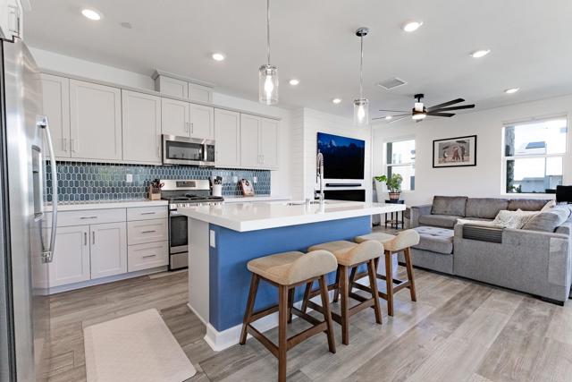 Detail Gallery Image 14 of 51 For 10405 Galen Way, San Diego,  CA 92126 - 3 Beds | 3 Baths