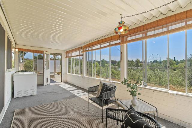 9633 Pebble Beach Dr, Santee CA: https://media.crmls.org/mediaz/55890f46-eba6-4be6-8413-085a3c365912.jpg