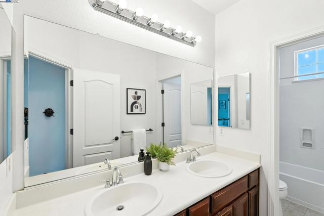 3909 Danbury Way, Fairfield CA: https://media.crmls.org/mediaz/55892775-2f6b-48c0-ab03-f2e228c74e9a.jpg