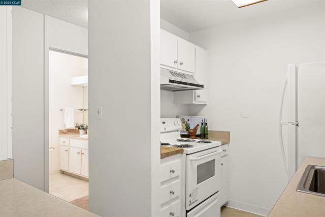 2730 Oak Rd, Walnut Creek CA: https://media.crmls.org/mediaz/5589360a-468d-4b6d-883b-437e474824cf.jpg