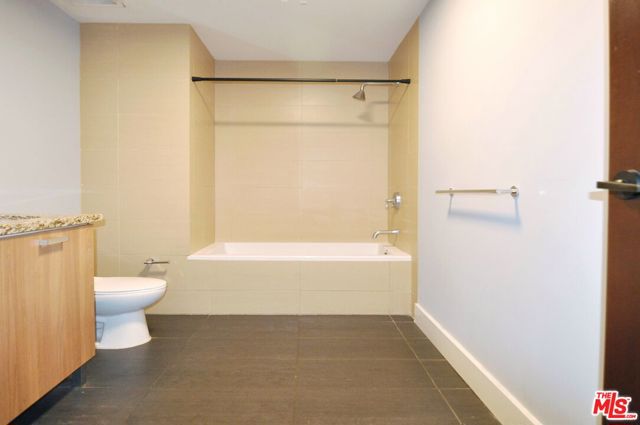 460 S Spring Street, Los Angeles CA: https://media.crmls.org/mediaz/5589637e-46e9-4190-bc49-193e6ae78f13.jpg
