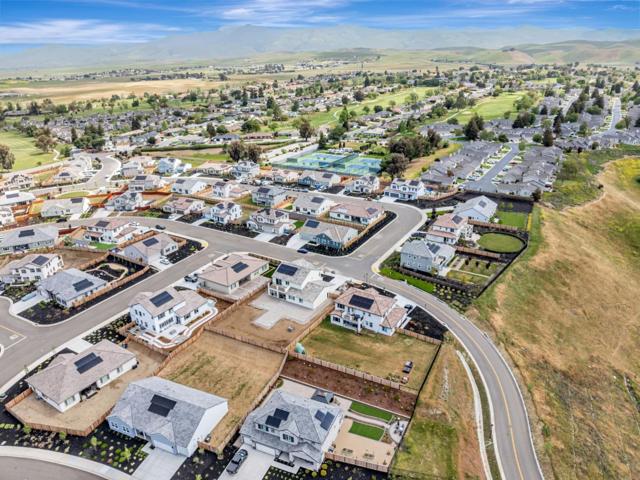 172 Vienna Way, Hollister CA: https://media.crmls.org/mediaz/558973b9-d71d-40da-ac5f-429e85e7ad40.jpg