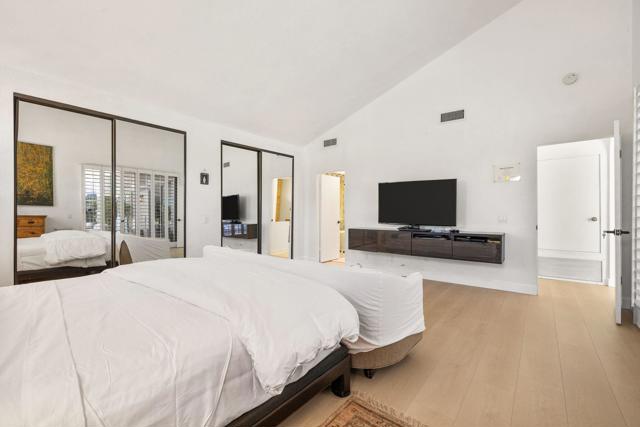 4 Lincoln Place, Rancho Mirage CA: https://media.crmls.org/mediaz/5589bb02-b214-4d0f-aabe-fdbdadabf09d.jpg