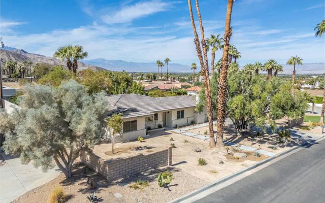 45715 Verba Santa Drive, Palm Desert CA: https://media.crmls.org/mediaz/5589c71a-6e39-47bf-bd2c-9e714ee245c2.jpg