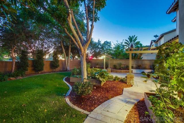8297 Katherine Claire Lane, San Diego CA: https://media.crmls.org/mediaz/5589e8cb-3ea7-4312-a93f-e1ced7eef70c.jpg