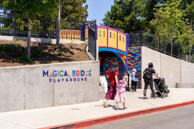2403 Washington Avenue, Redwood City CA: https://media.crmls.org/mediaz/5589f7c4-b16c-47f7-ae71-15c204ff54b8.jpg