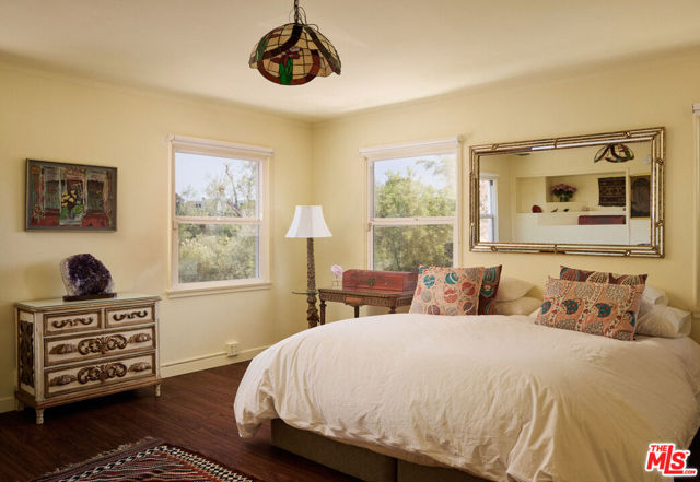 7917 Woodrow Wilson Drive, Los Angeles CA: https://media.crmls.org/mediaz/558a46c1-6672-472f-bda0-8bdd7f312f6f.jpg