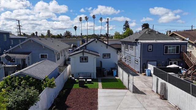 1237 Ashby Avenue, Berkeley CA: https://media.crmls.org/mediaz/558ade51-44b0-4f8f-b310-66e9d7badf90.jpg