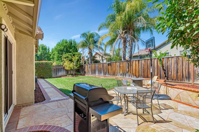 15202 Monticello Way, Morgan Hill CA: https://media.crmls.org/mediaz/558aff5f-189c-4a5a-a6e5-bc09d632b04e.jpg