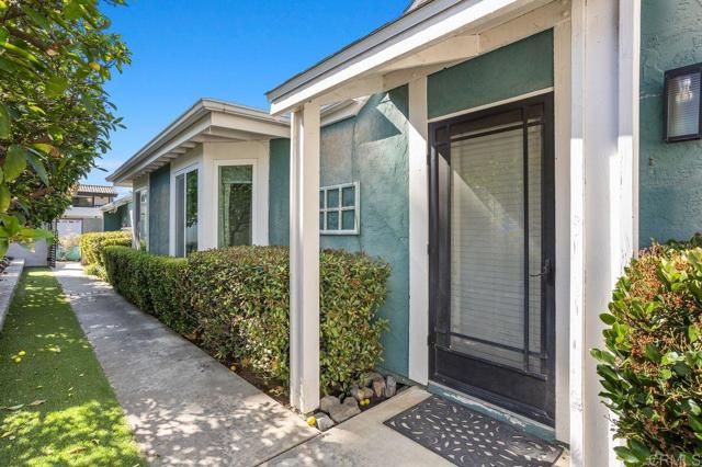 6804 Urubu Street, Carlsbad CA: https://media.crmls.org/mediaz/558b774d-6546-40ae-8e64-04e4e55e137d.jpg