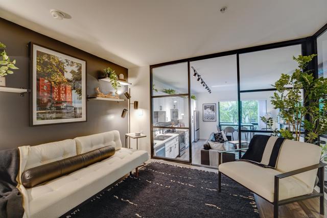 889 Date St, San Diego CA: https://media.crmls.org/mediaz/558c27e4-4418-4074-a540-65e30af9958f.jpg