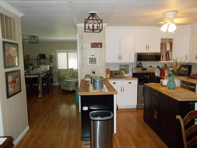 38703 Desert Greens E Drive, Palm Desert CA: https://media.crmls.org/mediaz/558c2da7-09e0-427c-9c24-deac6e5a04f0.jpg