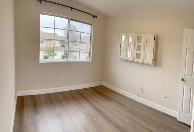 Detail Gallery Image 22 of 41 For 13425 via Almeria, Tustin,  CA 92782 - 3 Beds | 2/1 Baths