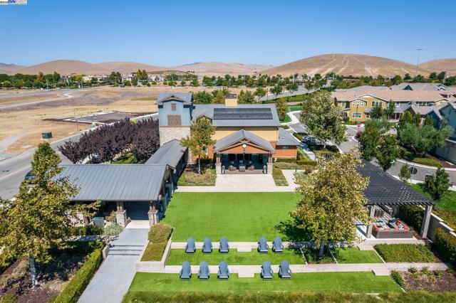 538 Sandalwood Drive, Livermore CA: https://media.crmls.org/mediaz/558d8f2d-53c2-4e6e-8e45-ce8e446f19d4.jpg