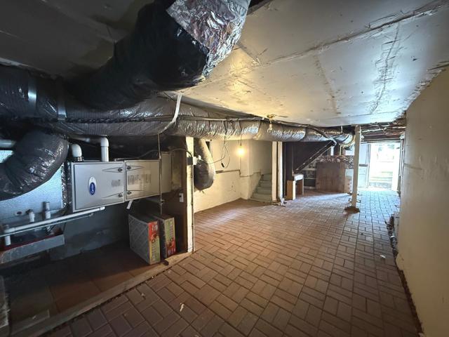 398 W San Fernando, San Jose CA: https://media.crmls.org/mediaz/558de13d-9af4-424e-87de-9a7a8a268363.jpg