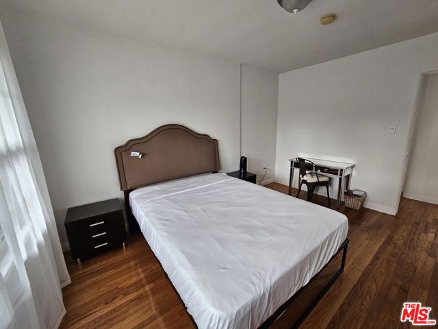 2333 S Garth Avenue, Los Angeles CA: https://media.crmls.org/mediaz/558e44e1-a09a-4588-bd3c-1561b92b6b61.jpg