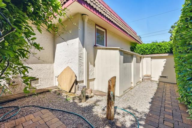 435 Edgewood Road, Redwood City CA: https://media.crmls.org/mediaz/558e65bf-66a3-44e8-a793-42a4f109acee.jpg
