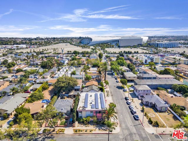 724 S Flower Street, Inglewood CA: https://media.crmls.org/mediaz/559003e5-446d-4605-8bc4-9d762ab4ec6e.jpg