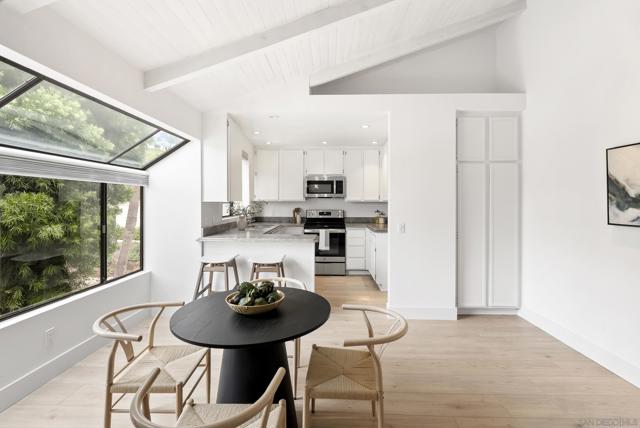 3133 Vista Rica, Carlsbad CA: https://media.crmls.org/mediaz/5590076a-d3a3-43cb-ba23-6ffe813ffb26.jpg