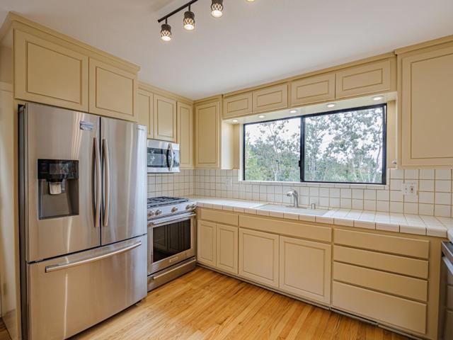 3040 Pacific Heights Drive, Aptos CA: https://media.crmls.org/mediaz/559014c9-74a9-4cb8-a4f9-b88f454a752d.jpg