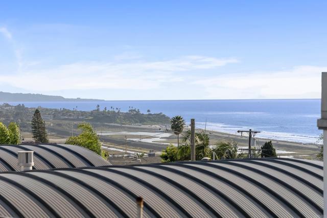 Detail Gallery Image 2 of 20 For 2319 Cambridge, Cardiff By The Sea,  CA 92007 - 3 Beds | 3/1 Baths