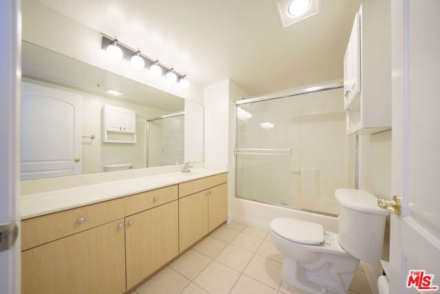 2716 Honolulu Avenue, Montrose CA: https://media.crmls.org/mediaz/559026e6-1906-44f5-a05e-76793df94a55.jpg