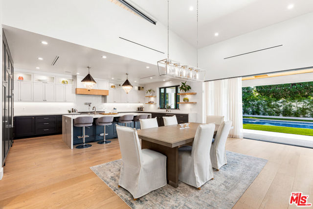 4961 Noeline Avenue, Encino CA: https://media.crmls.org/mediaz/55903191-9f17-43c3-b1eb-45c2516b33bf.jpg