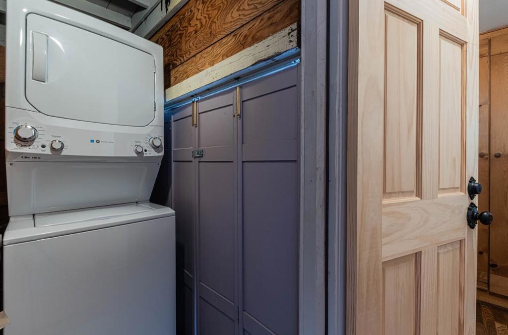 https://media.crmls.org/mediaz/55904a83-4ea4-4613-a536-dac323d5f56e.jpg?preset=X-Large