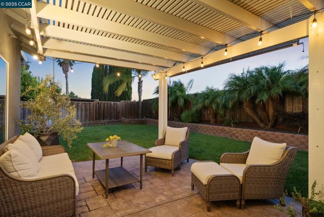 4813 Carrington Dr, Oakley CA: https://media.crmls.org/mediaz/559122bc-2cbe-47df-b8dc-36c80838a4c7.jpg