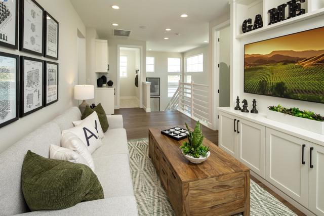 354 Sagebrush Drive, Napa CA: https://media.crmls.org/mediaz/55917989-6118-40a3-9f2c-7e8c5cba380f.jpg