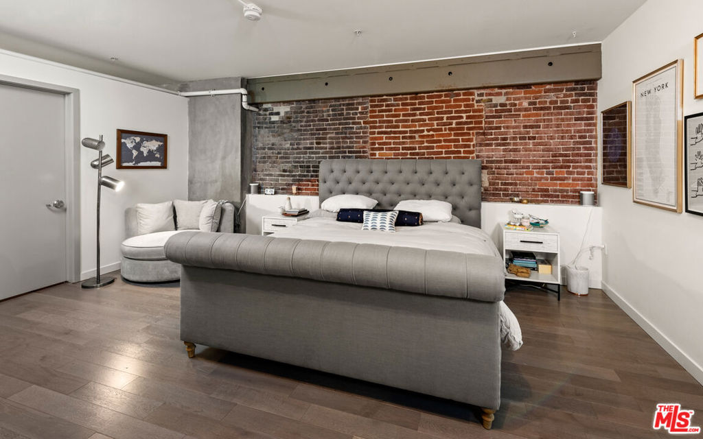 527 Molino Street 201