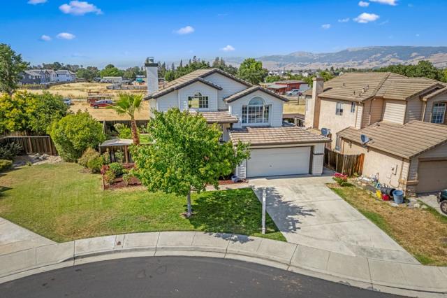 9082 Spencer Court, Gilroy CA: https://media.crmls.org/mediaz/5593cd20-6c40-4bd7-add7-1cdd3a6474b3.jpg