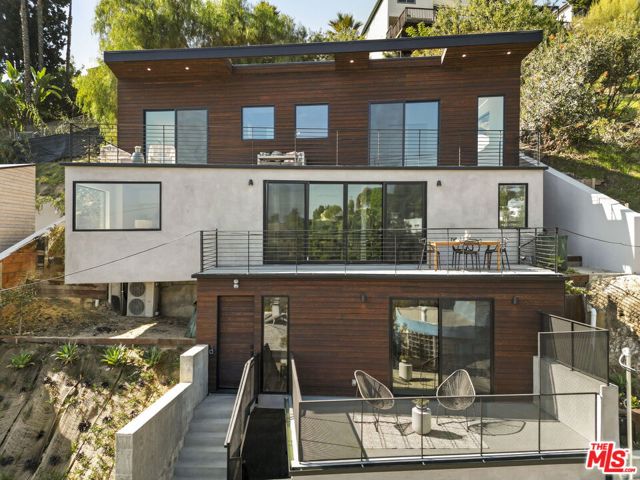 4691 Glenalbyn Drive, Los Angeles CA: https://media.crmls.org/mediaz/55941d02-2a08-46b3-aef9-b8ac4229010a.jpg