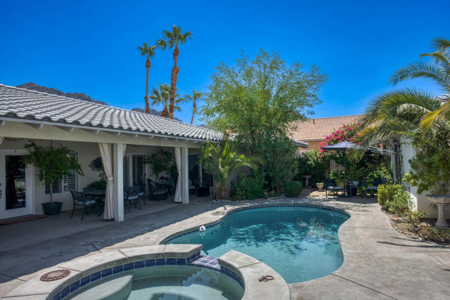 52775 Avenida Bermudas, La Quinta CA: https://media.crmls.org/mediaz/55950779-8ff1-400e-a77e-50b159c66e4a.jpg