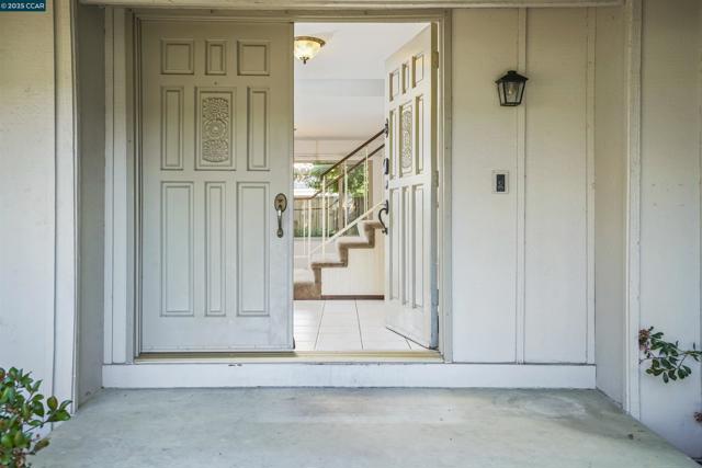 220 Daylight Pl, Danville CA: https://media.crmls.org/mediaz/559568d8-660d-4e00-a0f4-68fc01aa76f0.jpg
