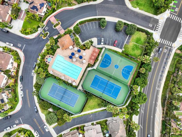 7301 Seafarer Pl, Carlsbad CA: https://media.crmls.org/mediaz/55957a60-43ca-49d6-b7ed-ee4965700e27.jpg