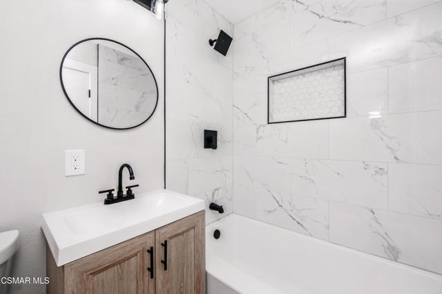 1088 Durkin Street, Camarillo CA: https://media.crmls.org/mediaz/55958117-1498-4d90-8597-7956fec38d1e.jpg
