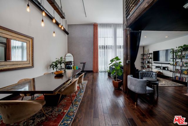 4115 Glencoe Avenue, Marina del Rey CA: https://media.crmls.org/mediaz/5595bfd9-9c69-4bd4-ac54-f44df51769c5.jpg