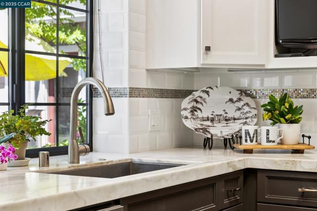 3081 Walnut Blvd, Walnut Creek CA: https://media.crmls.org/mediaz/5596617b-5906-4edd-a8b8-6741c698dfa7.jpg