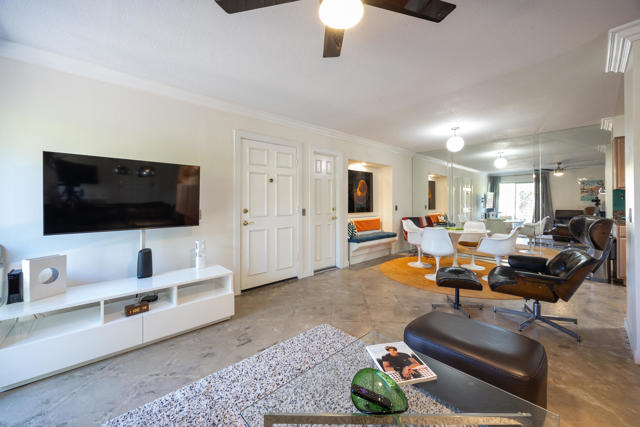 1181 Sunflower Lane, Palm Springs CA: https://media.crmls.org/mediaz/55966f81-81c7-426b-88bd-39a192d905ac.jpg