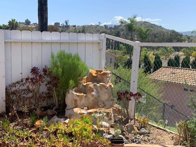 11762 Monte View Ct, El Cajon CA: https://media.crmls.org/mediaz/5596bedb-0164-4647-82b9-a195b8b1ac6f.jpg