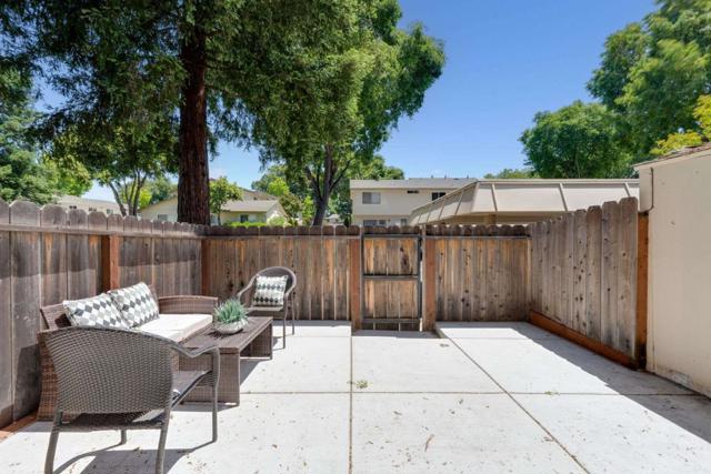 3696 Woodbine Way, Pleasanton CA: https://media.crmls.org/mediaz/5596e3e6-f7cb-47c3-abb5-e4f7c94f896e.jpg