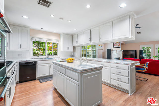 17040 Rancho Street, Encino CA: https://media.crmls.org/mediaz/559730f3-d584-4728-a5a9-dc4ec6438020.jpg