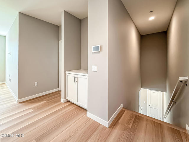 1953 Cottage Drive, Simi Valley CA: https://media.crmls.org/mediaz/55975718-8563-404a-a7ac-0efc1f2e0663.jpg