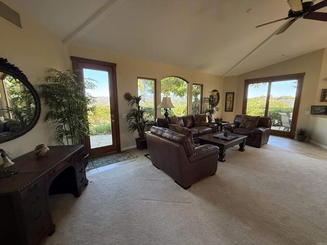 Detail Gallery Image 22 of 41 For 1707 Santa Margarita Dr, Fallbrook,  CA 92028 - 3 Beds | 2/1 Baths