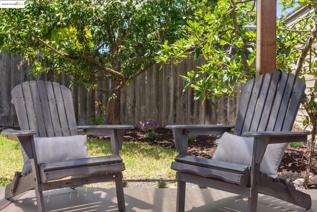 2634 Acton, Berkeley CA: https://media.crmls.org/mediaz/5598b46e-eb9a-4067-946f-e28a624009fe.jpg