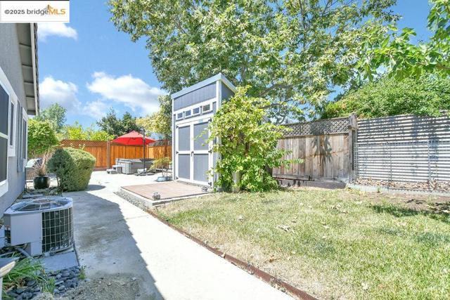 4525 Temblor Way, Antioch CA: https://media.crmls.org/mediaz/5598be27-34e1-4d14-9794-fbc3a93ad0e5.jpg
